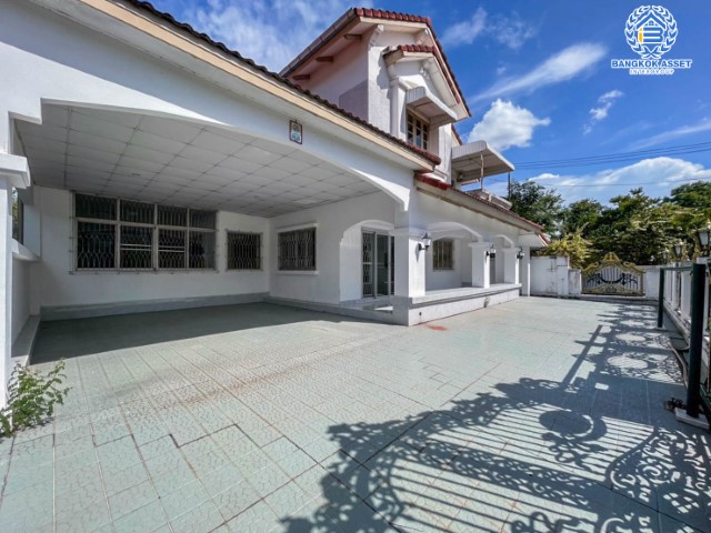 บ้านเดี่ยวมือสองย่านปทุมธานี ม.ปาริชาติ ถนน 345 บ้านแบรนด์คุณภาพระดับ L&H บนเนื้อที่กว้าง 81 ตร.ว. ฟังก์ชัน 4 ห้องนอน 3 ห้องน้ำ 2 ที่จอดรถ บนทำเลดี เชื่อมต่อถ.สะพานนนทบุรี-บางบัวทอง, ถ.ติวานนท์ ได้บ้านหลังใหญ่ในราคาที่คุ้มที่สุด! รีบจองเลย!